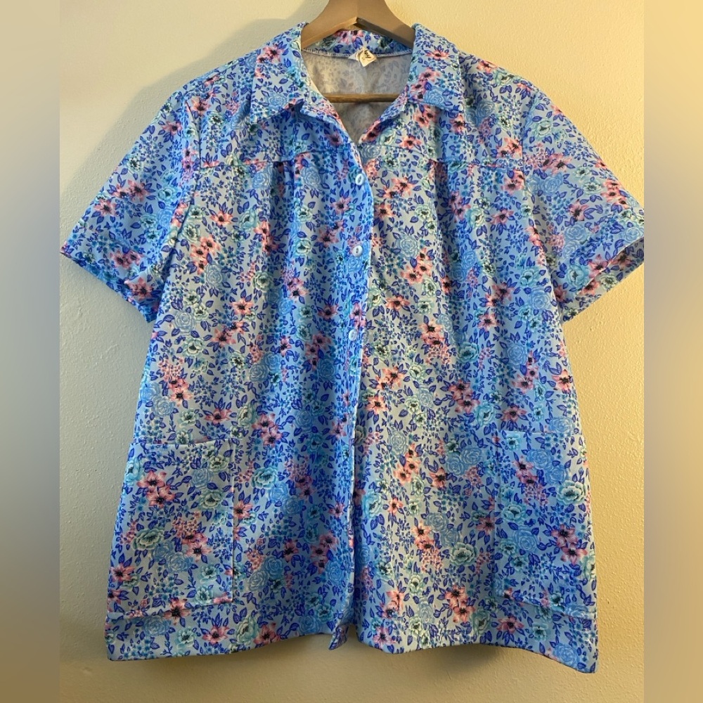 Shirley of Atlanta Pink/Blue Floral Cottagecore Blouse with Pockets